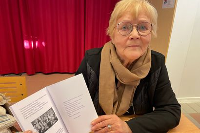 Kätilö Kaija Alanko esittelee esikoisteostaan Oulaisten kirjastossa: "Kaikki tarinat ovat tosia"