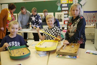 Yhteys toimii kodin ja koulun välillä – Oppilasennusteiden mukaan satavuotiaan Mattisen koulun tulevaisuus taattu jatkossakin