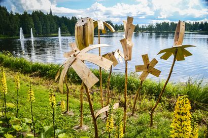 Elämä ilman seiniä – Kirkkopuiston ympäristötaidenäyttely Rovaniemellä tarjoaa pohdittavaa asumisesta sekä vieraslajeista