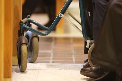 Rampit, sähköovet ja invapaikat tarpeen Pyhännällä – Vanhus- ja vammaisneuvosto esittää liikkumisrajoitteisten asiakkaiden huomioimista