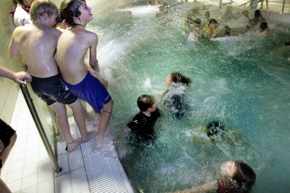Zimmarista valmistuu keskiviikkona liuta Vesisankareita – altaassa koululaisia halutaan herätellä vesillä liikkumisen taitoihin