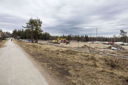 Vaaranlammen vanha koulu Rovaniemellä on nyt purettu – uuden monitoimitalohankkeen etenemisestä kerrotaan kaupunkilaisille kesäkuussa