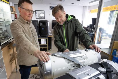 Vanhat korvalappustereot ja boomboxit viedään käsistä Oulussa ­– Samaan aikaan lähes kaikki laitteita korjanneet liikkeet ovat lopettaneet