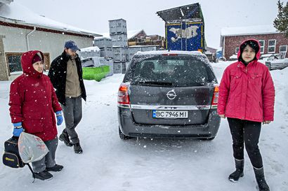 Lumijoella työskentelevien ukrainalaisten päällimmäiset tunteet on suuttumus ja suuri huoli – "Emme ymmärrä, miksi tämä kaikki tapahtuu"