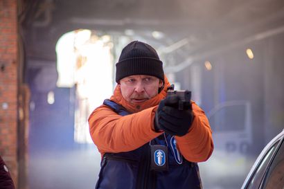 Arvio: Komisario Koskisen kiireet jatkuvat rikossarjan jaksoista koostetussa elokuvassa
