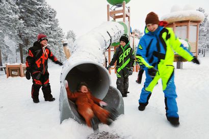 Sevettijärven lapset saivat äkäisen näköisen joululahjan koulun pihalle