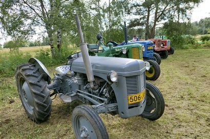 Kedonperän kesäpäivä keräsi yli sata osallistujaa Limingassa – nähtävillä oli myös vanhoja traktoreita