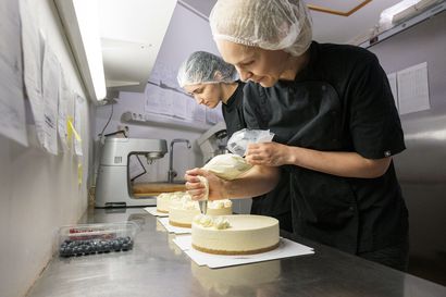 12 tuolin minikahvilassa leivotaan vajaan miljoonan euron liikevaihtoa – Oululaiset yrittäjäsisarukset pyörittävät menestyksekästä kahvilakolmikkoa