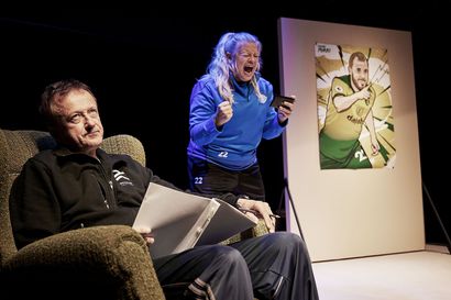Teatteriarvio: Isän ja tyttären puolivälierä – Rovaniemen teatterin onnistunut komedia kieputtaa teatteria, jalkapalloa ja perhesuhteita