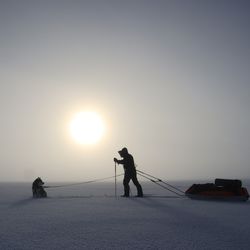 Erämaan tunnelmaan voi päästä Kuusamon korkeudellakin – Tällainen talviretkikohde on Livojärvi, joka tunnetaan lähinnä pelkkänä uimapaikkana