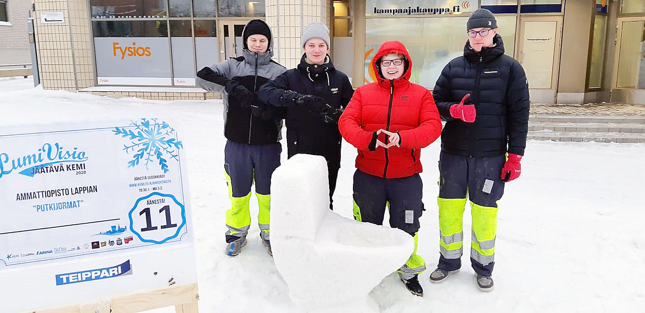 Taidokkaat lumiveistokset koristavat Täiköntoria ja kävelykatua –  Pakkasukko-viikko on Pohjois-Suomen suurimpia talvitapahtumia | Lapin Kansa