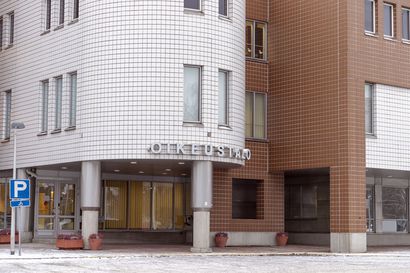 Oulun käräjäoikeus: Mies toi säännösten vastaisesti maahan yli 700 kiloa vesipiipputupakkaa – syytetty kiisti tienneensä sen sisältävän nikotiinia