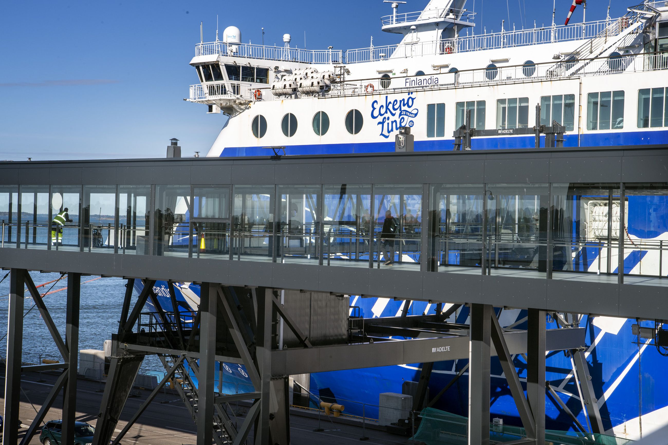 Pakkoraossa Suomeen jääneet virolaiset työntekijät matkaavat perheidensä  luokse, kun laivareitit avautuivat työmatkaliikenteelle – 