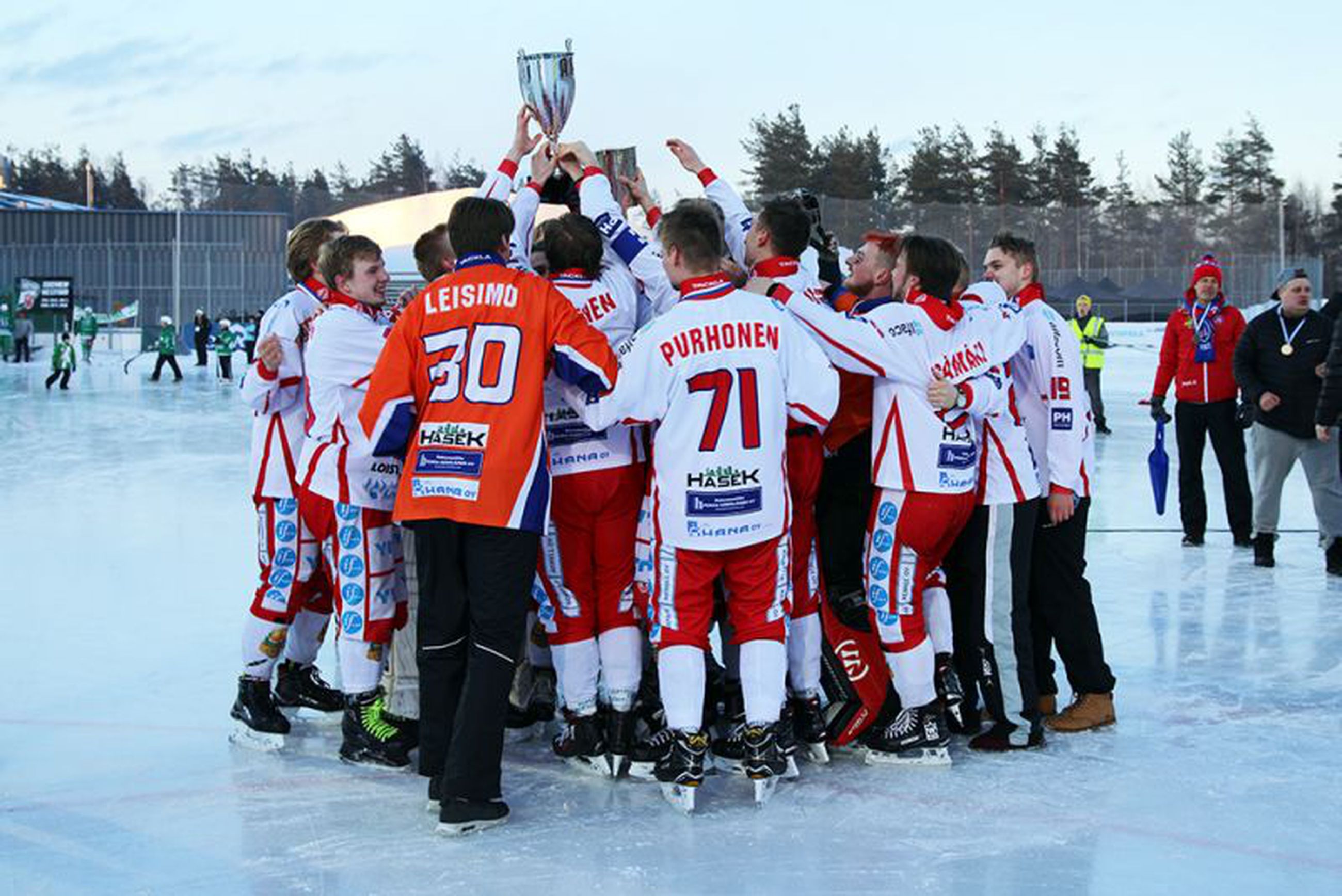 JPS voitti ensimmäisen kerran jääpallon Suomen mestaruuden | Lapin Kansa