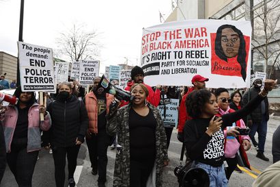 Memphisin kaupunki julkaisi poliisivideot mustan miehen kuolemaan johtaneesta pahoinpitelystä – Yhdysvalloissa ympäri maata muistotilaisuuksia ja protesteja