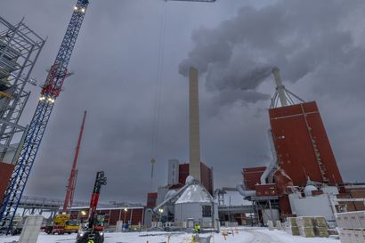 Stora Enso aloitti muutosneuvottelut, koko Oulun tehtaan henkilöstö voidaan lomauttaa