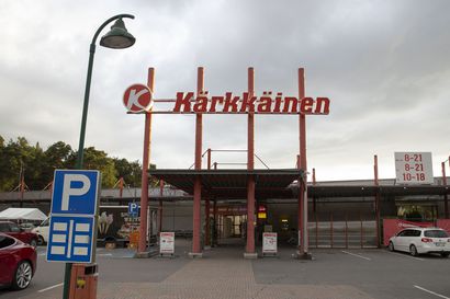 HS: Juha Kärkkäinen allekirjoitti sinimustan puolueen kannatuskortin