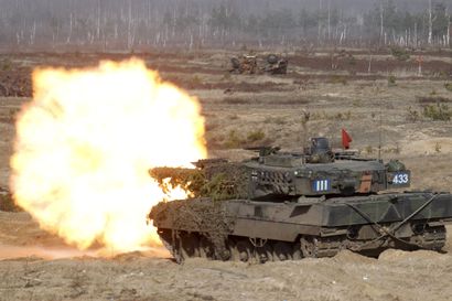 Leopard-taistelupanssarivaunut saataneen Ukrainaan maaliskuun lopussa, kertoo Saksan puolustusministeri