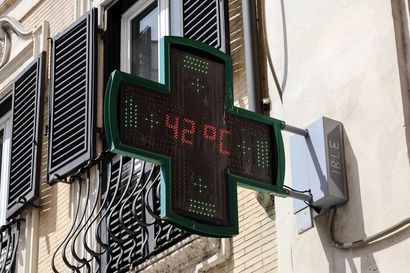 Navakat tuulet uhkaavat levittää Kreikan maastopaloja, Italiassa koettiin yli 48 asteen hellepiikki – tutkijat: helleaallot olisivat "käytännössä mahdottomia" ilman ihmisen aiheuttamaa ilmastonmuutosta
