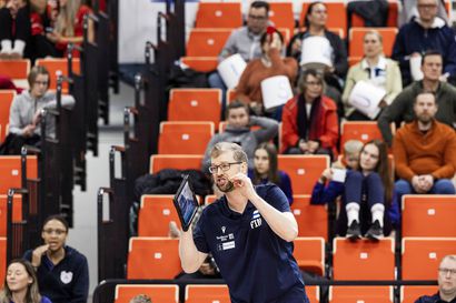 Suomen naisten lentopallomaajoukkueelle sveitsiläisvalmentaja