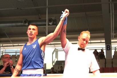 Max Englundin nyrkeissä oli tehoa – Lasse Kourula hävisi kehätuomarin keskeytyksellä Ruskaturnauksessa
