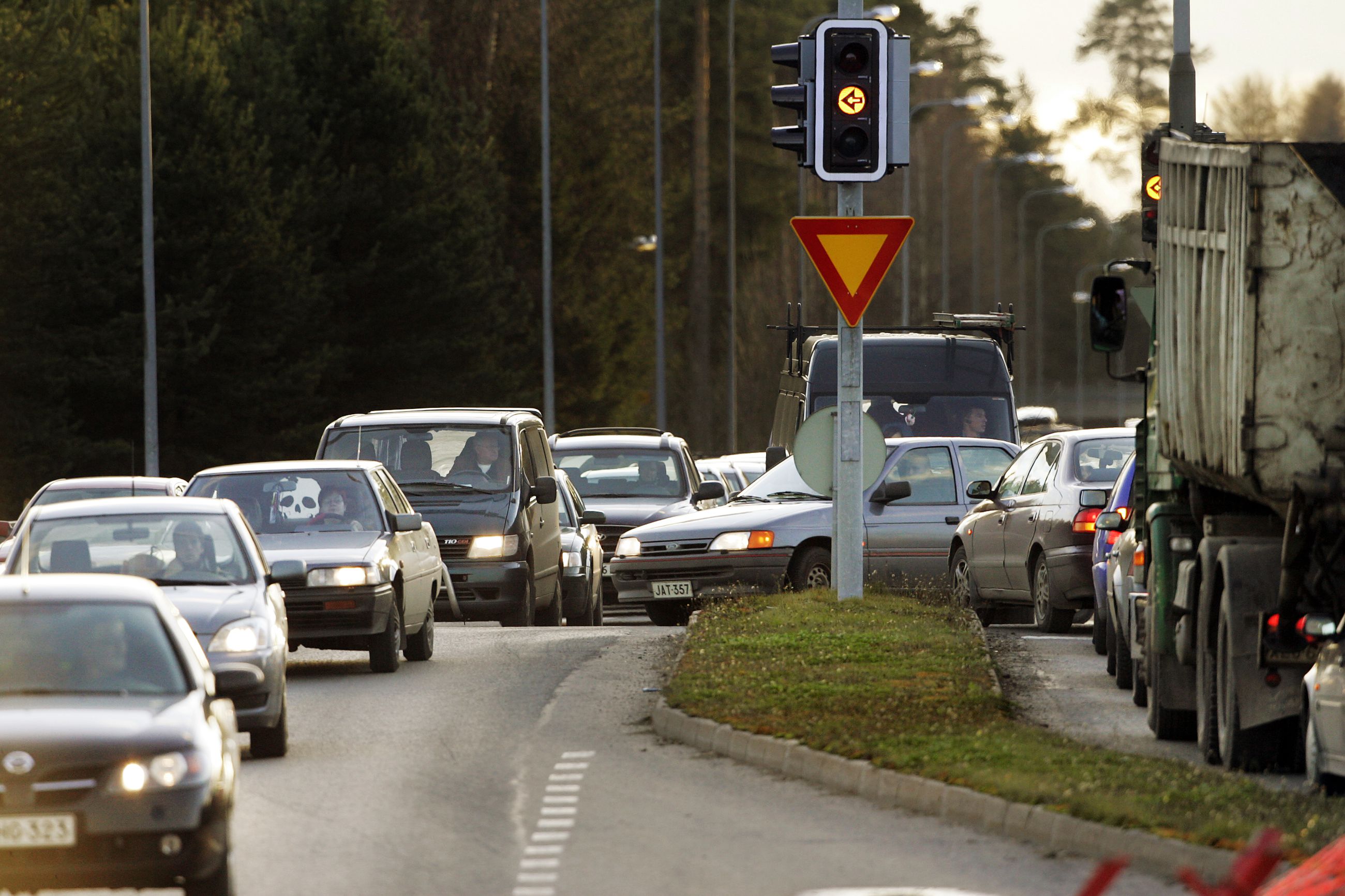 Pimeät liikennevalot aiheuttavat ruuhkia | Kaleva