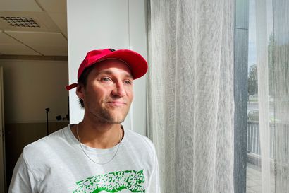 Oululainen Niko Liias uudistaa kierrätysvaatteita printeillään – tätä on vaatteiden ”upcycling”