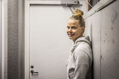 Naisten MM-jääkiekkoon valittiin iso kasa viime kauden arvokisamitalisteja – Sini Karjalainen jälleen joukkueessa