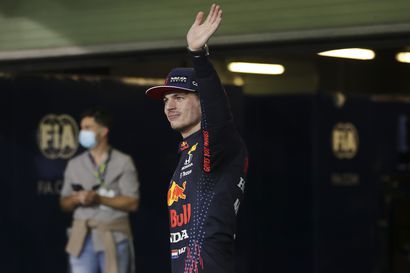 MM-taisto ratkesi viimeisen kierroksen ohitukseen: Verstappen sysäsi Hamiltonin valtaistuimelta – Räikkönen keskeytti uransa viimeisessä kisassa