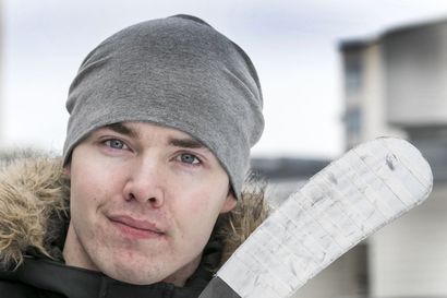Taneli Ronkainen nauttii taas jääkiekkoilijan elämästä, vaikka pelien odottelu käy välillä tylsäksi – joulun kuusamolainen vietti varmuuden vuoksi Oulussa