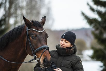 Oululainen Anna Kilpeläinen opettaa, kuinka hevosen pää toimii – nykyinen eläintutkimus pyrkii näkemään asiat eläimen näkökulmasta