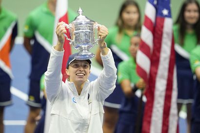 Maailmanlistan kärkinainen Iga Swiatek juhlii US Openin voittoa – palkintotilille 2,6 miljoonaa dollaria