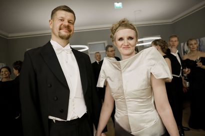 Alma Lehmuskallio tiesi heti, kenen luomukseen haluaa Linnaan pukeutua – edustaa ylpeänä Oulun teatteria: "Meillä on hieno meininki"