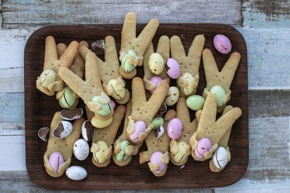 Leivo väriä pöytään pääsiäiseksi – Hedelmäiset kakut ja piparimuotilla tehtävät halipupukeksit tuovat kevään kielelle