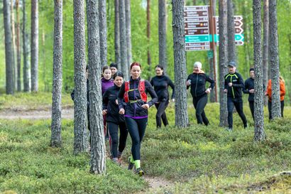 Kempeleläisen Maija Karvosen ilmaiset polkujuoksukurssit täyttyvät nopeasti – Näistä syistä poluilla on parempi juosta kuin pururadalla