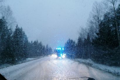 Pelti rytissyt liikenteessä Oulun seudulla, onnettomuusriski on kohonnut – lunta tulee kaksi päivää putkeen