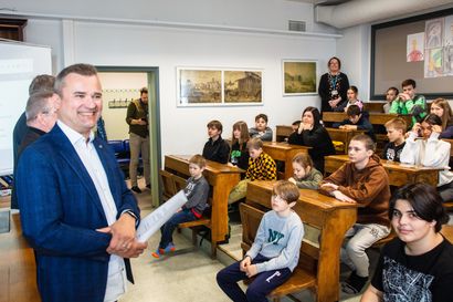 Ukrainalaislasten arkeen kuuluu etäkoulu kotimaahan ja valmistava opetus Suomessa