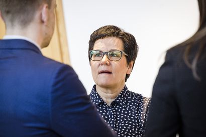 Myös kyläsäätiön hallintoneuvosto kehottaa hallitusta erottamaan Heli Välikankaan – Jorma Kiviniemi nimettiin hallituksen puheenjohtajaksi