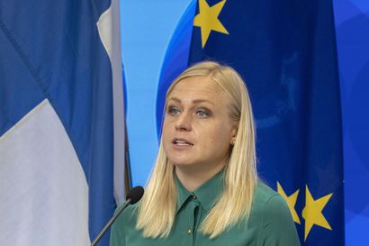 Ulkoministeri Valtonen: Suomi kieltää venäläisten henkilöautojen maahantulon