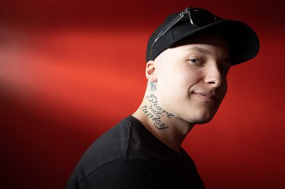 Roope tuo tatuointiliikkeensä Kuusamoon – entinen autoasentaja vaihtoi öljyt musteisiin: "Kyllästyin tekemään muille töitä"
