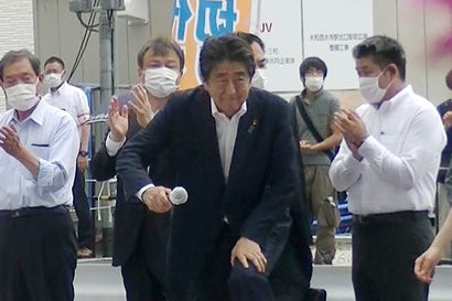 Japanin ex-pääministeri Shinzo Abe on kuollut ampumisessa saamiinsa vammoihin – Abea ammuttiin vaalitilaisuudessa