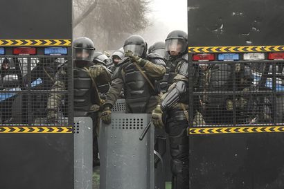 Kazakstanin poliisi kertoo "eliminoineensa" kymmeniä mielenosoittajia