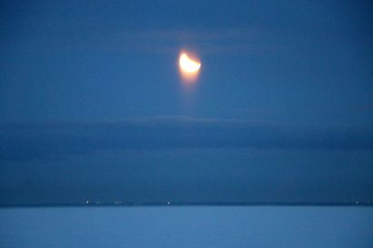 Kuu pimentyy osittain ensi viikonloppuna – sään salliessa pimennyksen voi nähdä ilman apuvälineitä