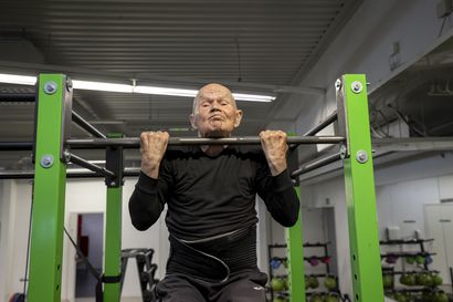 Jussi Varpenius tuli omien sanojensa mukaan vasta 85–vuotiaana vanhaksi, mutta se ei juuri menoa haittaa – Kiimingin pikkujätti keskittyy nyt kunnon ylläpitoon