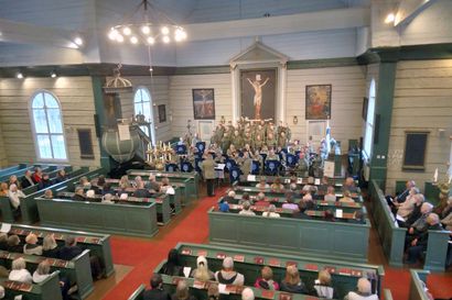 Kaatuneiden muistopäivän konsertti kosketti – musiikkielämyksestä Pudasjärven kirkossa nautti noin 370 kuulijaa