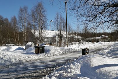 Jäimme liittymään kasatun jääpalteen vangiksi Saarenkylässä – tätä kirjoittaessani olemme edelleen motissa