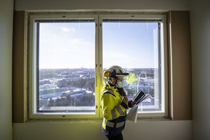 Näkymät OYSin uuden sairaalan 10. kerroksesta ovat juuri niin huikeat kuin alhaalta voi uumoilla – miljardin euron rakennushankkeessa potilaat saavat omat huoneet