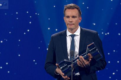 Tuomas Sammelvuo palkittiin Urheilugaalassa vuoden valmentajana – Palkintopuheessa liikuttavat terveiset kotiin Pudasjärvelle