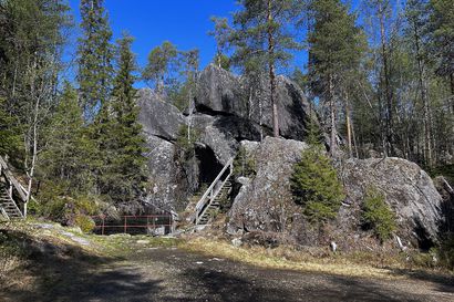 Retkellä: Rovaniemen Rautiosaaressa pääsee Ison Hiiden asuinsijoille Sukulanrakan hiidenkirnuilla