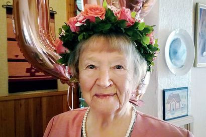 Rautainen mummo sai kunniamaininnan – 144-senttinen Anni Nyman työskenteli 20 vuotta ahtaajana, sillä Kemin satamassa naiset saivat saman palkan kuin miehet